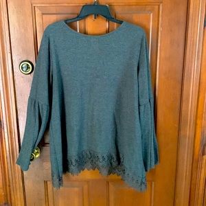 Gray sweater with flowy sleeves and lace bottom, size xl in good condition